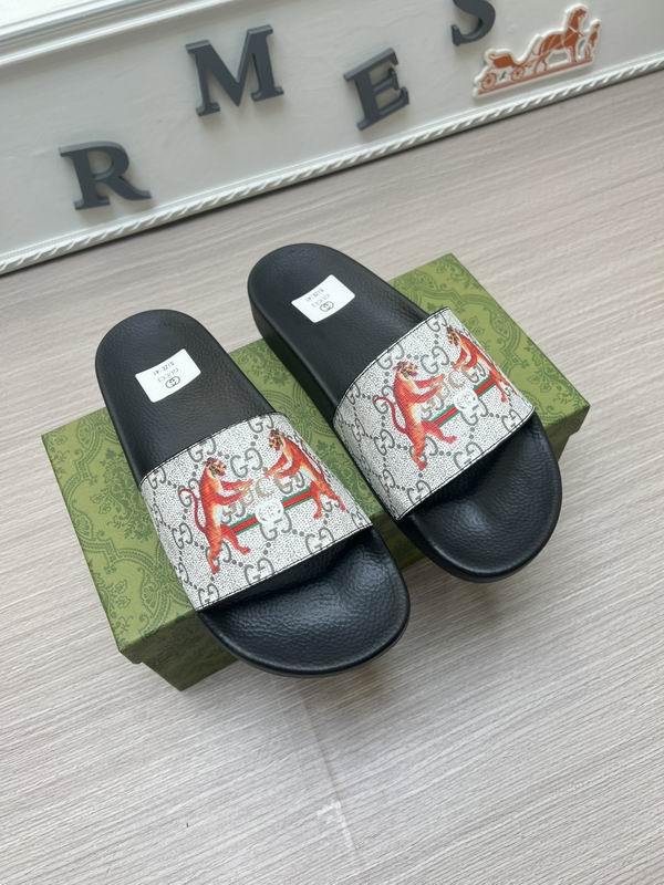 Gucci Men's Slippers 424